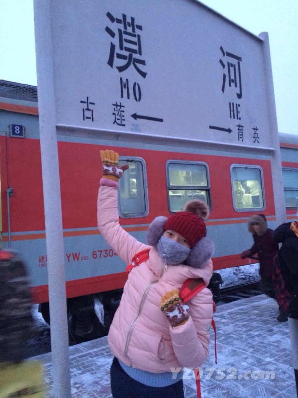 296103